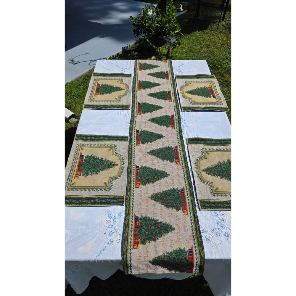 Christmas Table Runner and Placemat Set, Holiday Tree Design, Festive Decor‎